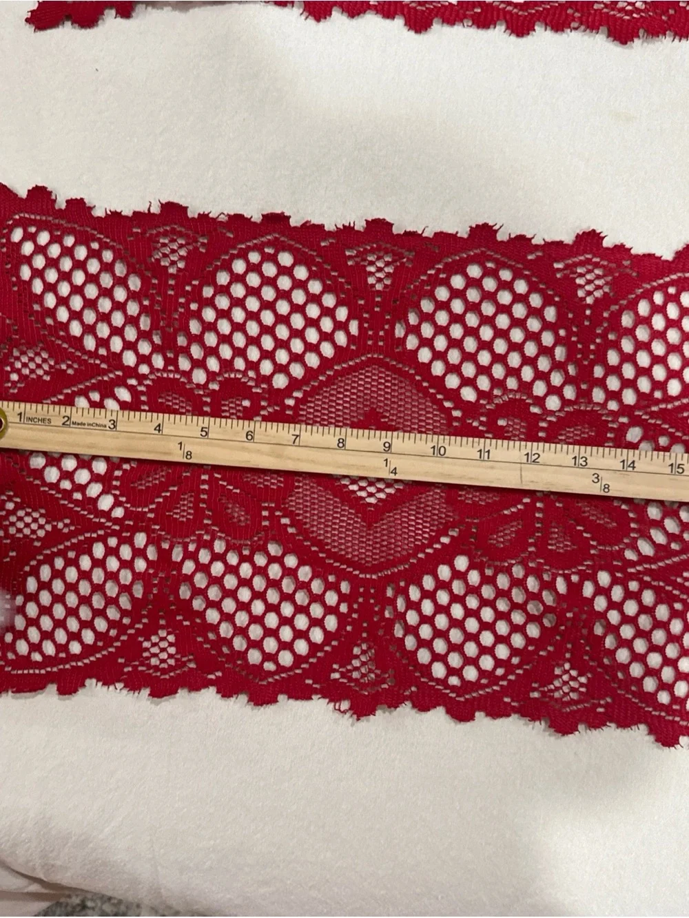 Set of 4 Red Christmas Lace Placemats Doilies Holiday Table Decor 17” x 10”